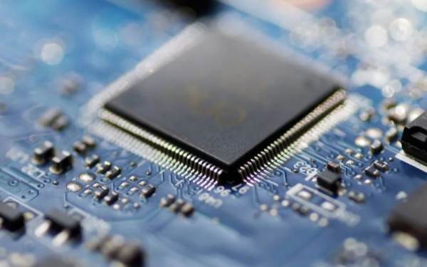電腦算力揭秘 核心與外圍輔助設備的協同之道